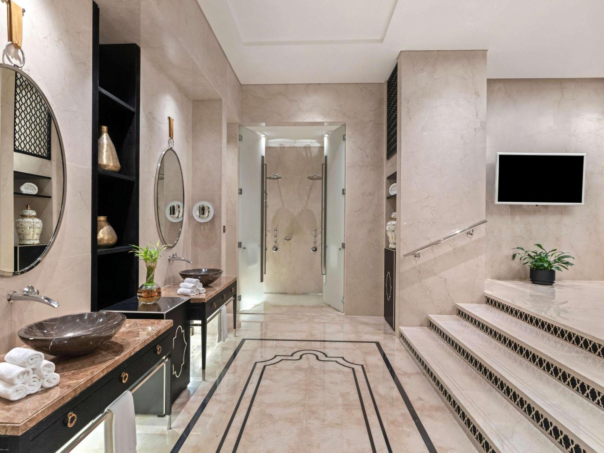 Rixos Marina Abu Dhabi Hotel Exterior photo Bathroom