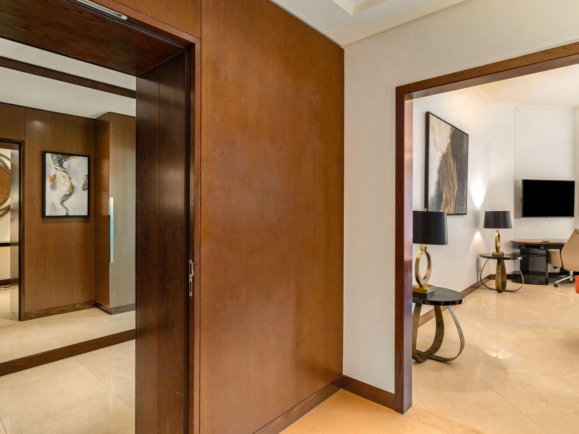 Rixos Marina Abu Dhabi Hotel Exterior photo A suite at the Ritz-Carlton, DIFC