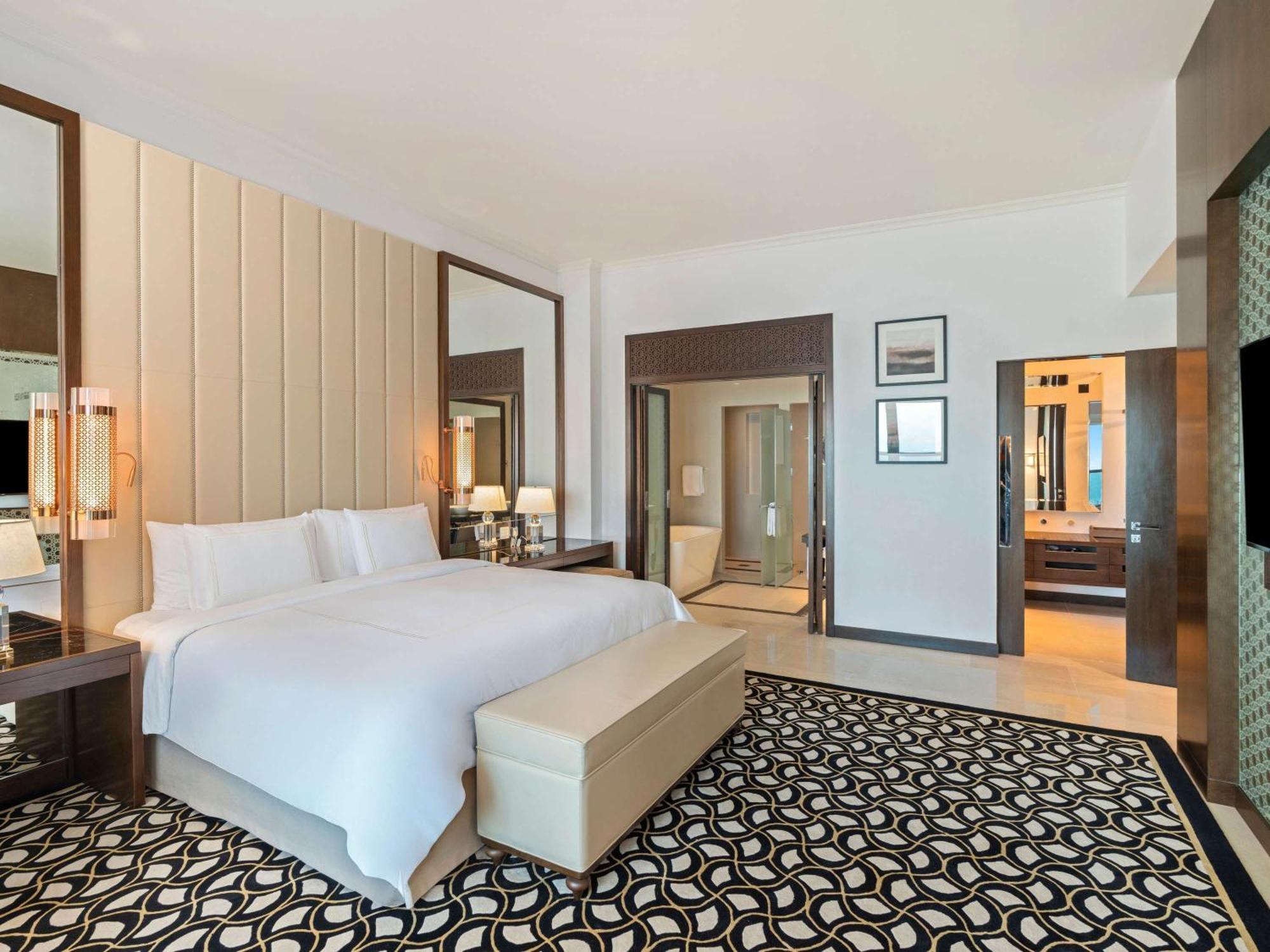 Rixos Marina Abu Dhabi Hotel Exterior photo A bedroom at the hotel